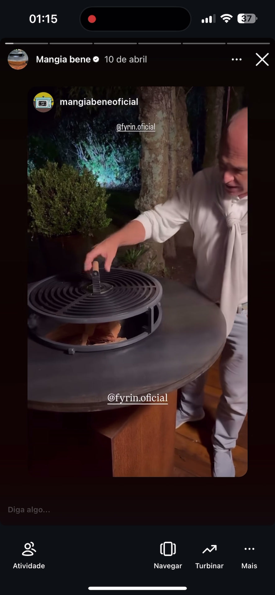 Carregar vídeo: <p>A FYRIN vai além da superfície de cocção. Com acessórios desenvolvidos para diferentes estilos de preparo, o equipamento se adapta a novas receitas, novos momentos e novas formas de reunir. Cada complemento amplia a experiência e revela novas maneiras de viver o fogo.</p>